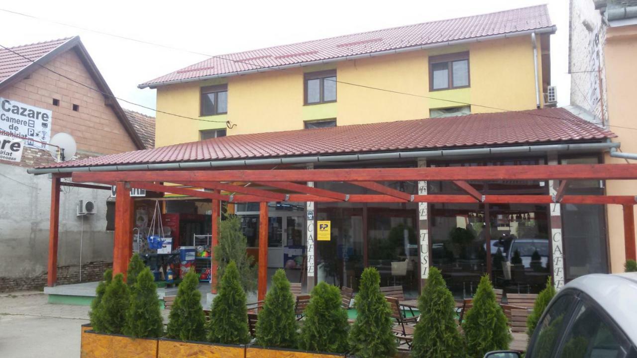 La Tusi Lovrin Hotel Ngoại thất bức ảnh