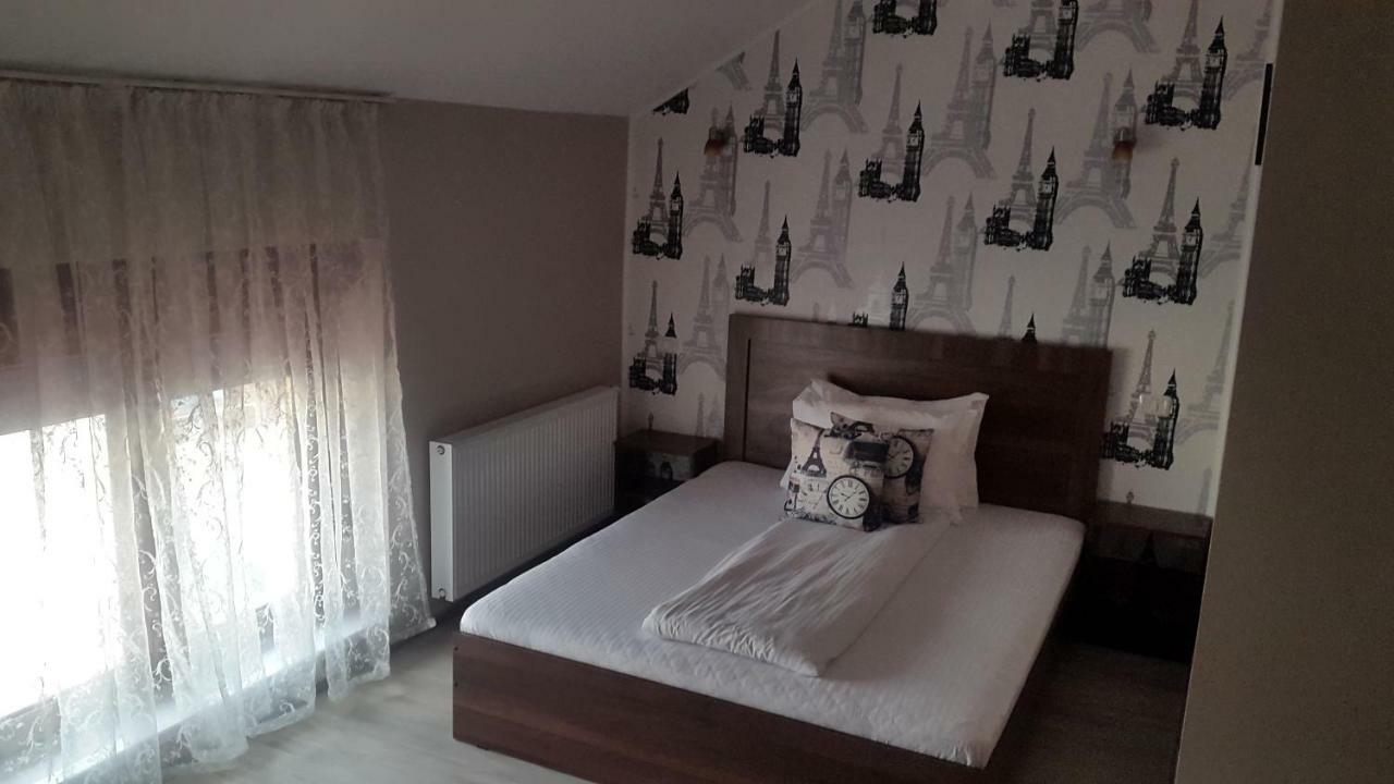 La Tusi Lovrin Hotel Ngoại thất bức ảnh