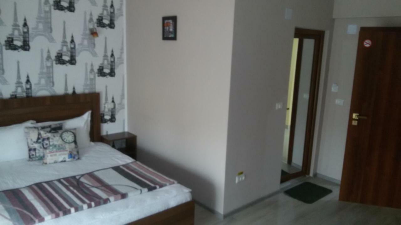 La Tusi Lovrin Hotel Ngoại thất bức ảnh