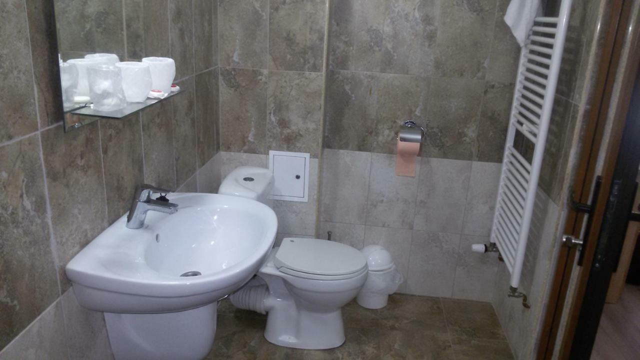La Tusi Lovrin Hotel Ngoại thất bức ảnh