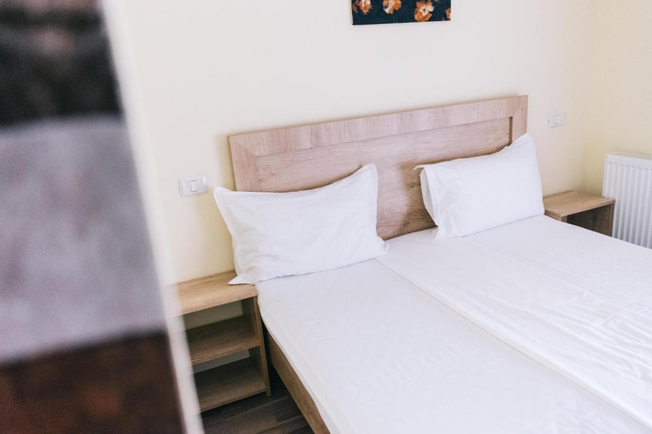 La Tusi Lovrin Hotel Ngoại thất bức ảnh