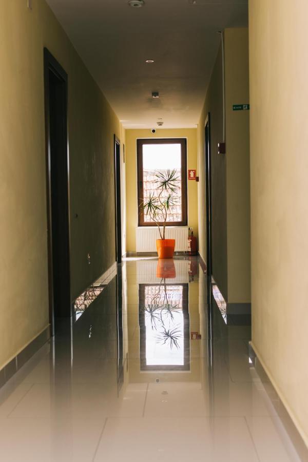 La Tusi Lovrin Hotel Ngoại thất bức ảnh