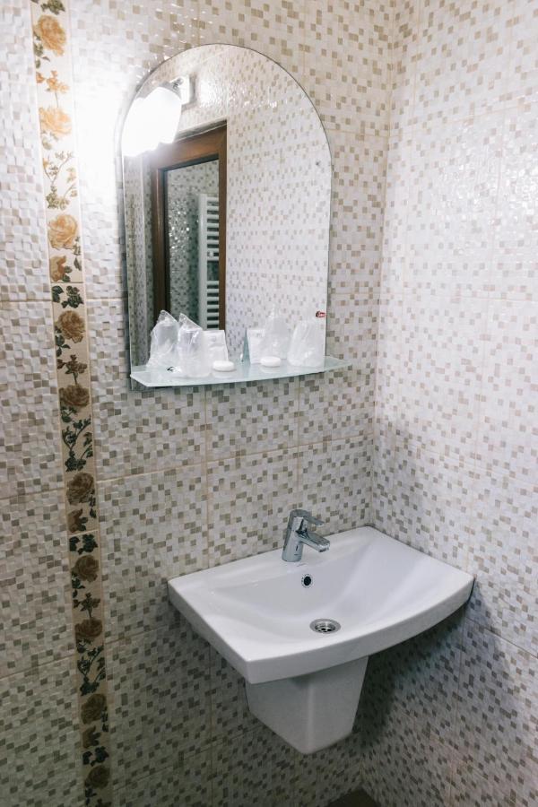 La Tusi Lovrin Hotel Ngoại thất bức ảnh