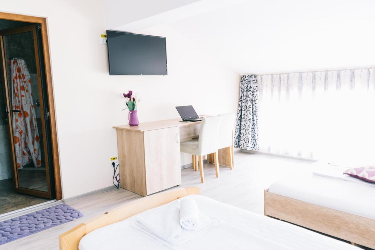 La Tusi Lovrin Hotel Ngoại thất bức ảnh